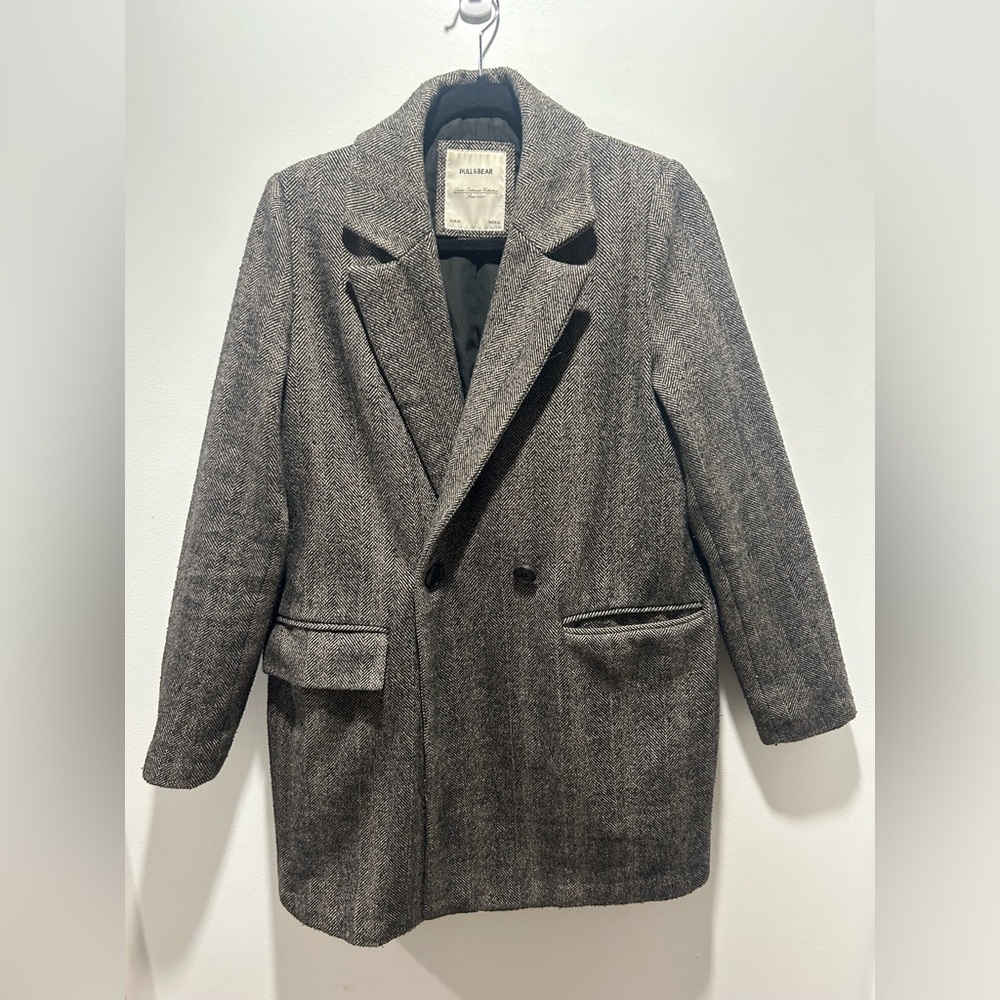 PULL & BEAR size M oversized long sleeve coat, with pockets, liner